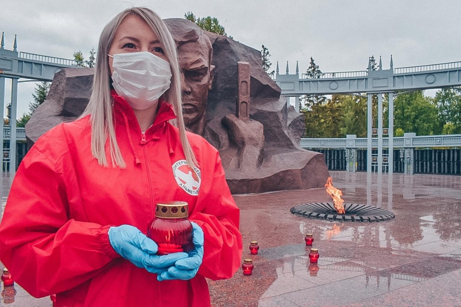Волонтеры Победы Альметьевска возложили цветы к мемориалу