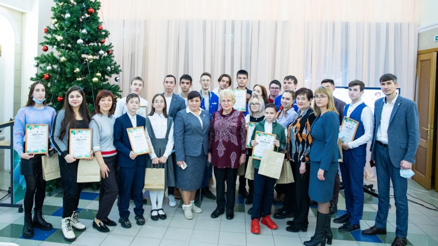 В Молодежном центре прошло награждение победителей конкурса антикоррупционной направленности «Живи честно»